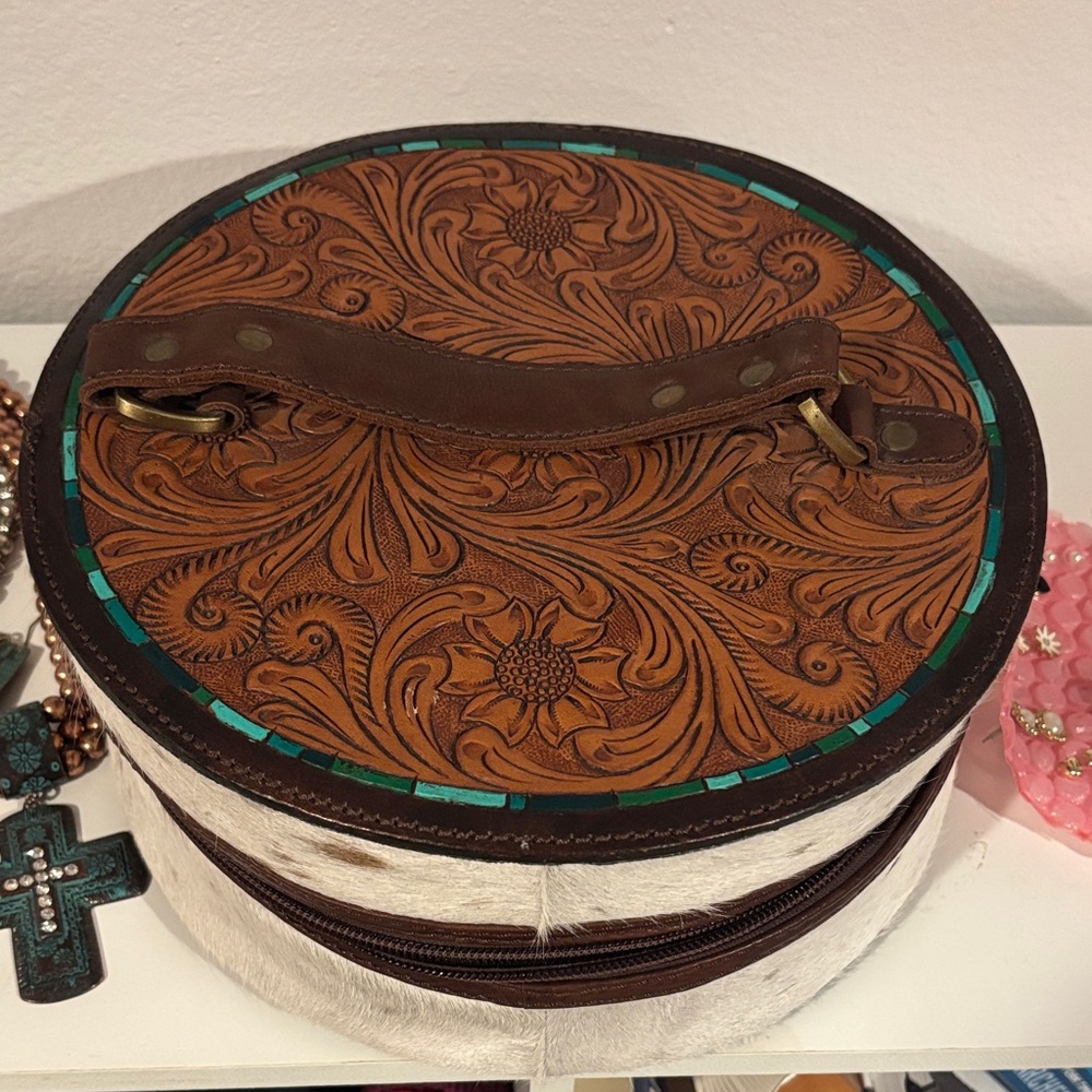 Round Leather and Cowhide Jewelry Case - Picture 2 of 7